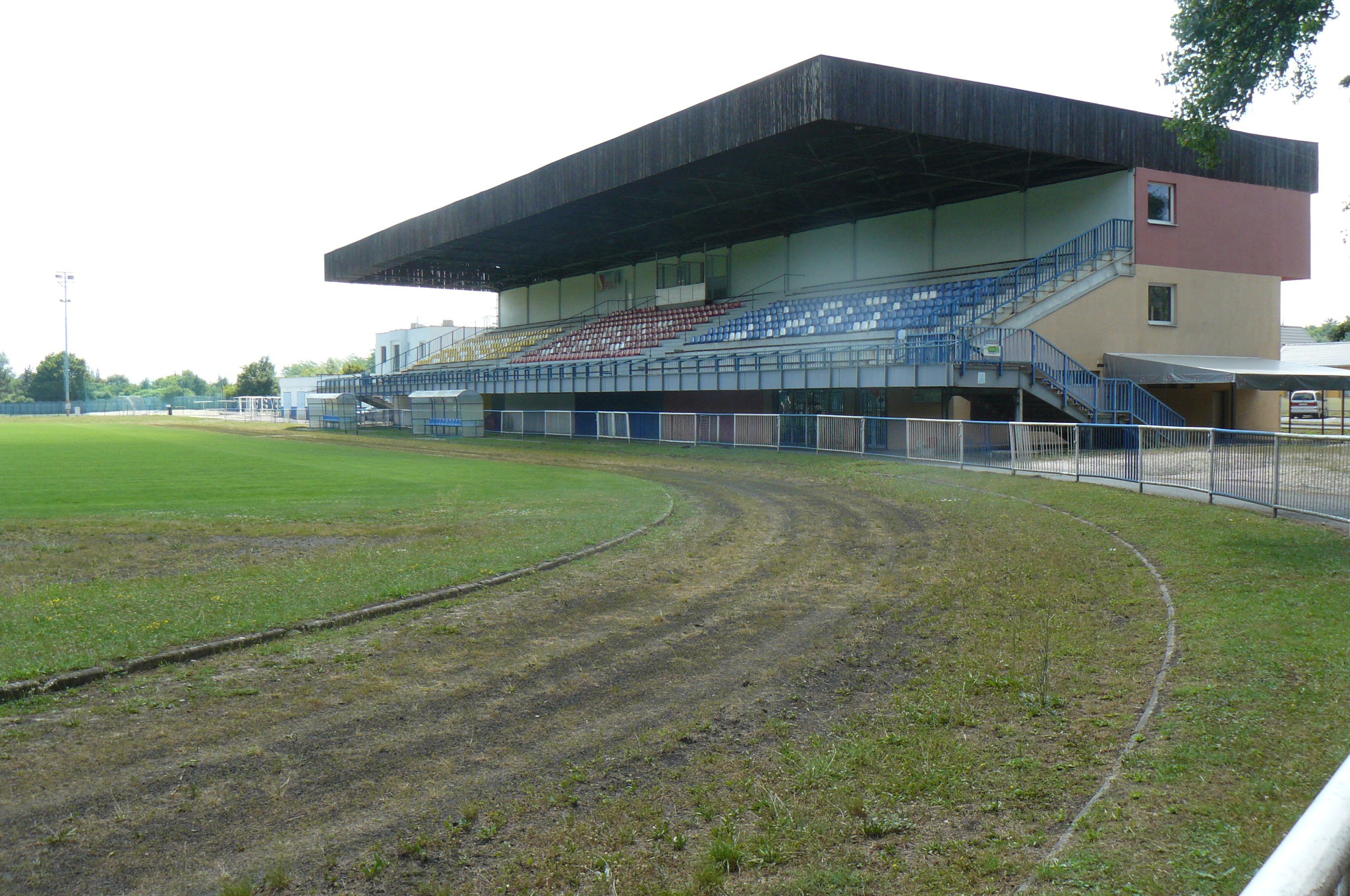 Bežecký ovál na mestskom štadióne v LC 400m